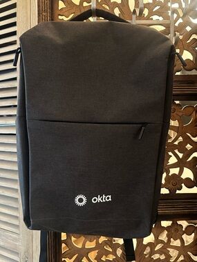 Leeds Bellroy Classic 3rd Edition Dark Charcoal Gray Padded Laptop Backpack.